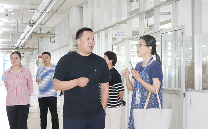 市領導蒞臨劉潭服裝廠調研指導