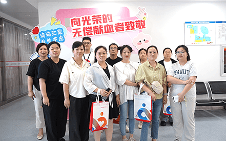 熱血濃情 奉獻(xiàn)擔(dān)當(dāng)——劉潭服裝員工積極參與無償獻(xiàn)血活動